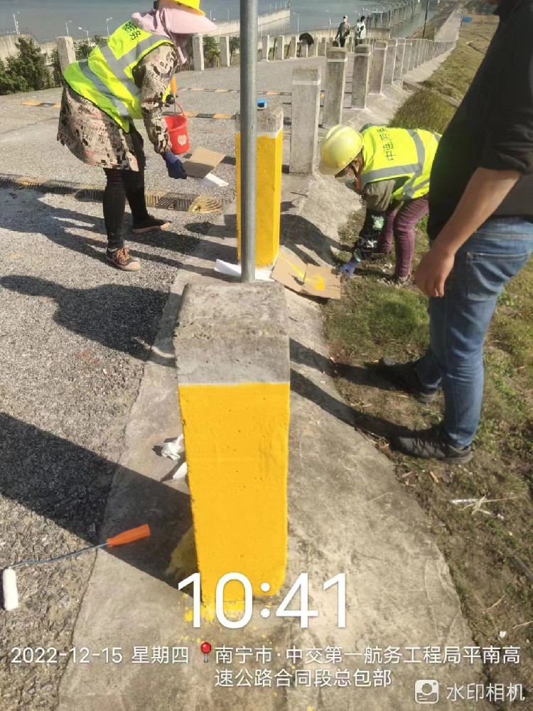 道路及護(hù)欄施工案例